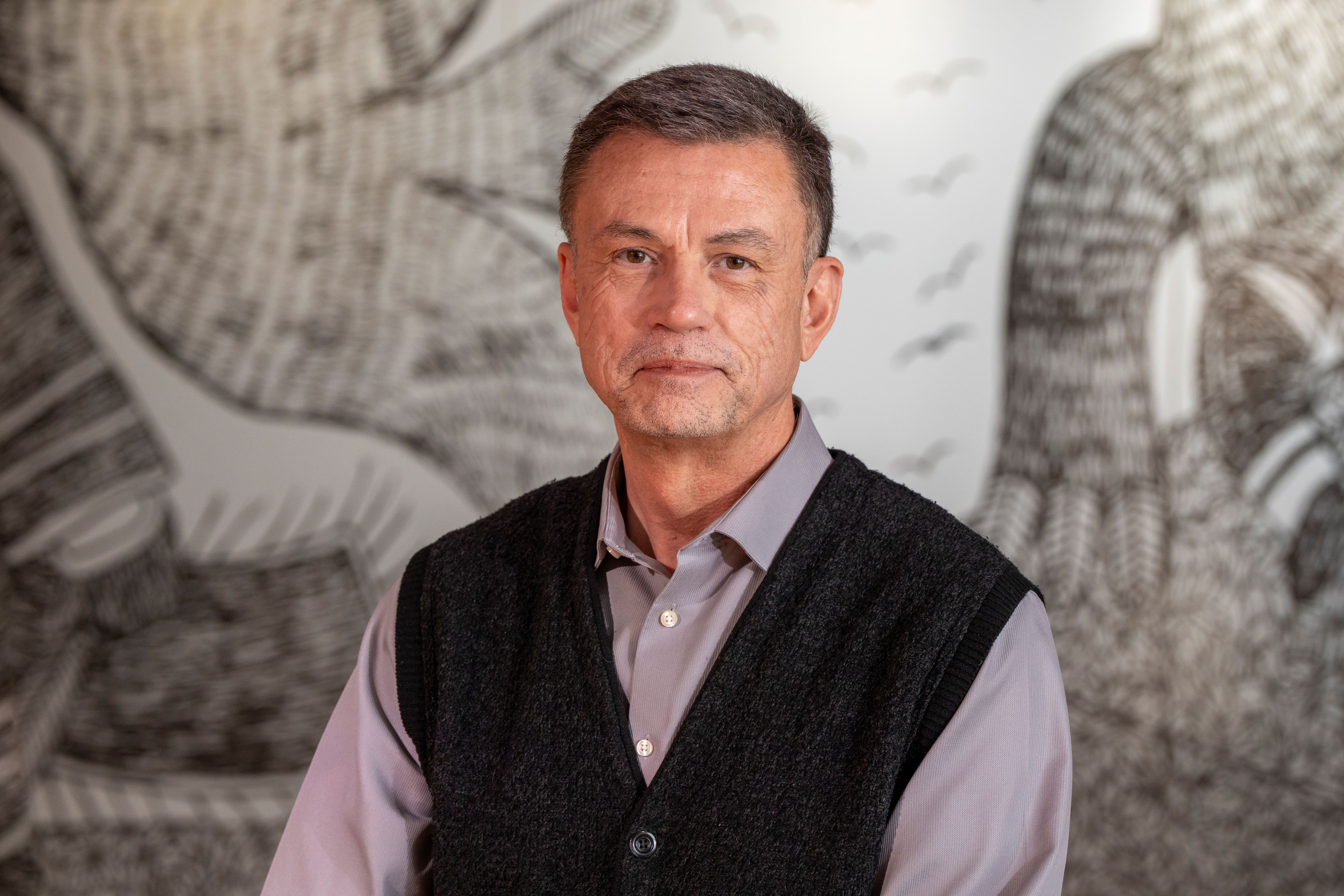 David&nbsp;Moore – Portrait d’un homme qui sourit.